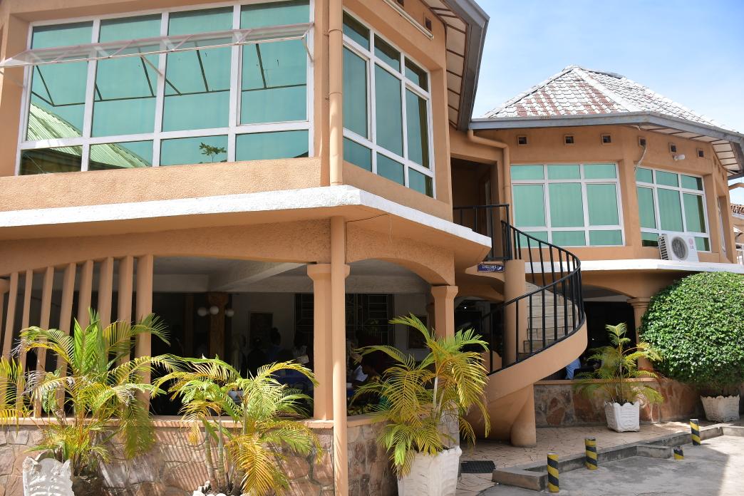 SantemagB's tweet photo. Ce 7 mars 2023,dans les locaux du #PacificHotel, les organisations @AICNDH1 @ArfhBurundi @AprosapB @MSFCburundi avec l'appui de @sharenetburundi ont organise une colloque de sensibilisation et de discussion à l'endroit des parents éducateurs, les leadeurs religieux..1/n https://t.co/XPtzM07cnE