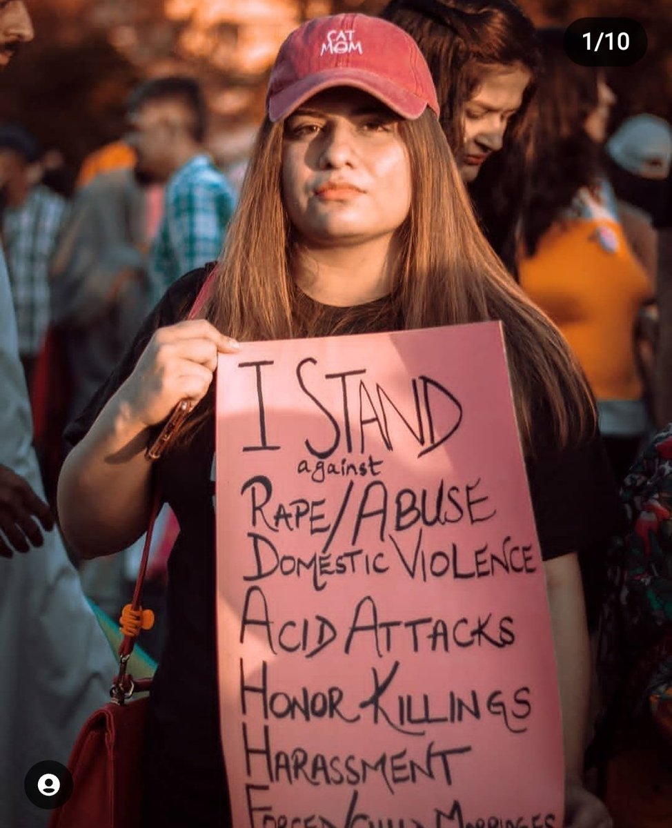 AleezaeKhan's tweet photo. A hand of applause to the women who spoke against #ForcedMarriages, #ForcedConversion, rape, domestic violence, acid attacks, & honor killings at this #AuratMarch2023. Loved these slogans. This is what #AuratMarch is!
#Feminism #WomenRights #GenderEquality #EqualWages
#عورت_مارچ https://t.co/4I5ys58o2z