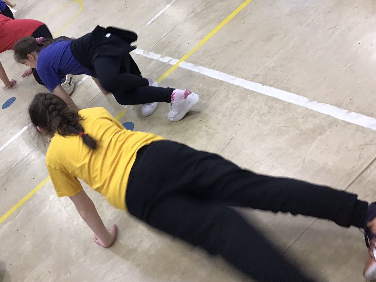 LindenRDRowan's tweet photo. @LindenRDRowan warming up for their dance session. @Linden_PE @LindenRoad https://t.co/w3Ja9RBpDF