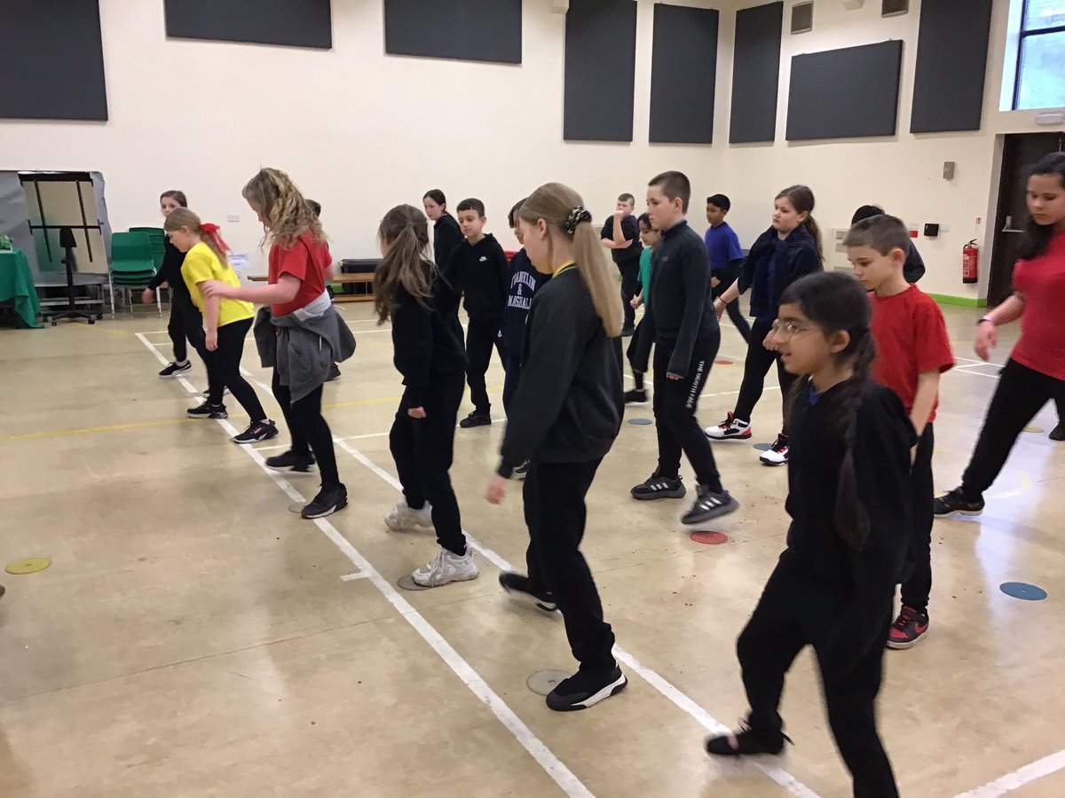 LindenRDRowan's tweet photo. @LindenRDRowan warming up for their dance session. @Linden_PE @LindenRoad https://t.co/w3Ja9RBpDF