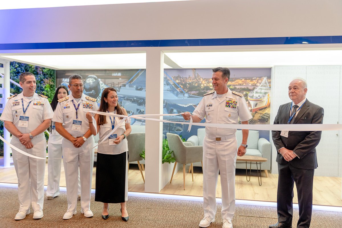 Cotecmar's tweet photo. Con la presencia de la Viceminstra del @gsedcolombia y el comandante de la armada de colombia @COMANDANTE_ARC dimos apertura a #Colombiamar2023
¡A todos nuestros visitantes, bienvenidos! ⚓️🚢 @ColombiamarCOL https://t.co/UtqqifoEza