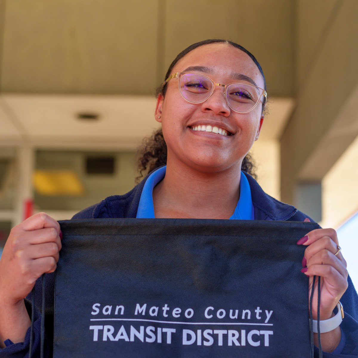 SamTrans's tweet image. Happy International Women's Day!

#SamTrans is led by incredible women that constantly prove that public transit is a place for everyone - from our CEO and directors to our operators, thank you to all our female staff. We wouldn't be here without you. 💜#InternationalWomensDay