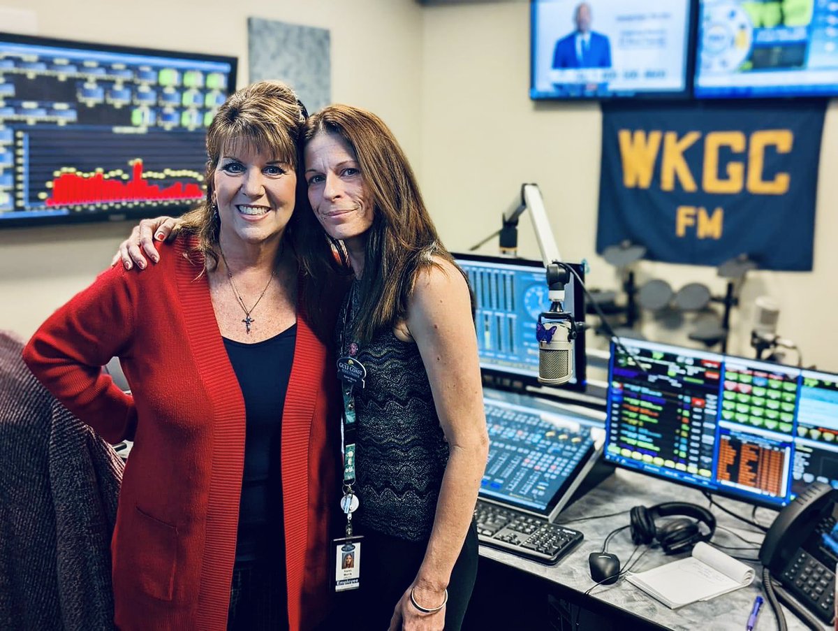 amyhoyt13's tweet photo. Thanks to #HelloKaren @WKGCNews @GCSC1957 for having me on as a guest. It was such fun, and a chance for me to revisit the place that started my broadcast career. 📻🎙️❤️ https://t.co/OSKKK7LrFn