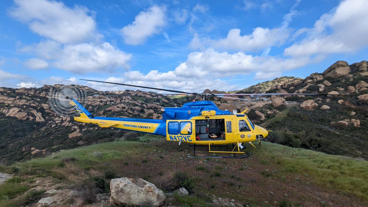 VCAirUnit's tweet image. Cpt 9 on a rescue earlier this morning in Black Canyon on the east end of Simi Valley near the Ventura County line.  With Ventura County Fire Engine 43. @VENTURASHERIFF @VCFD