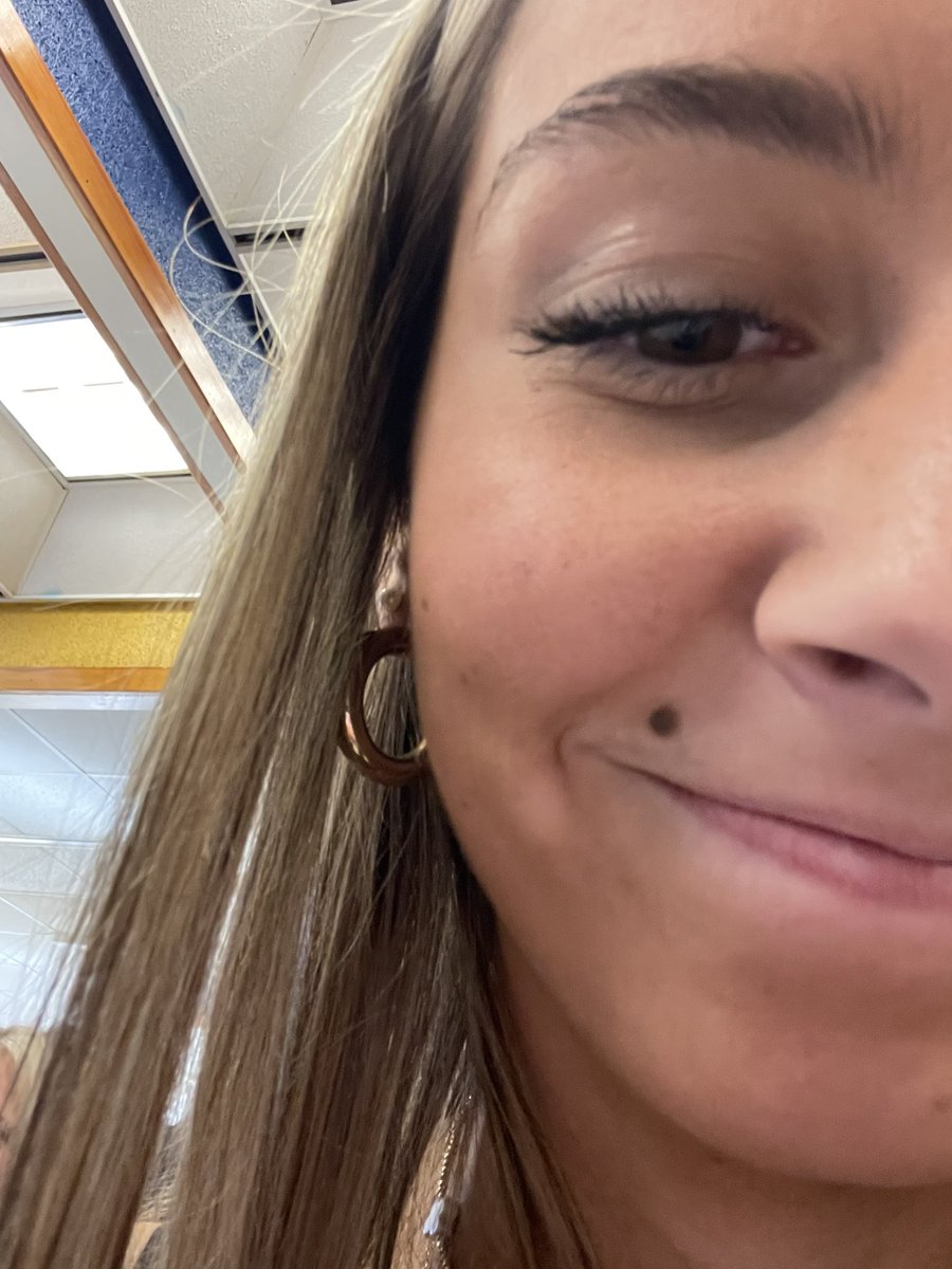 This is what happens when a baseball manager get a hold of your phone. Nice pic Olivia. 😂
