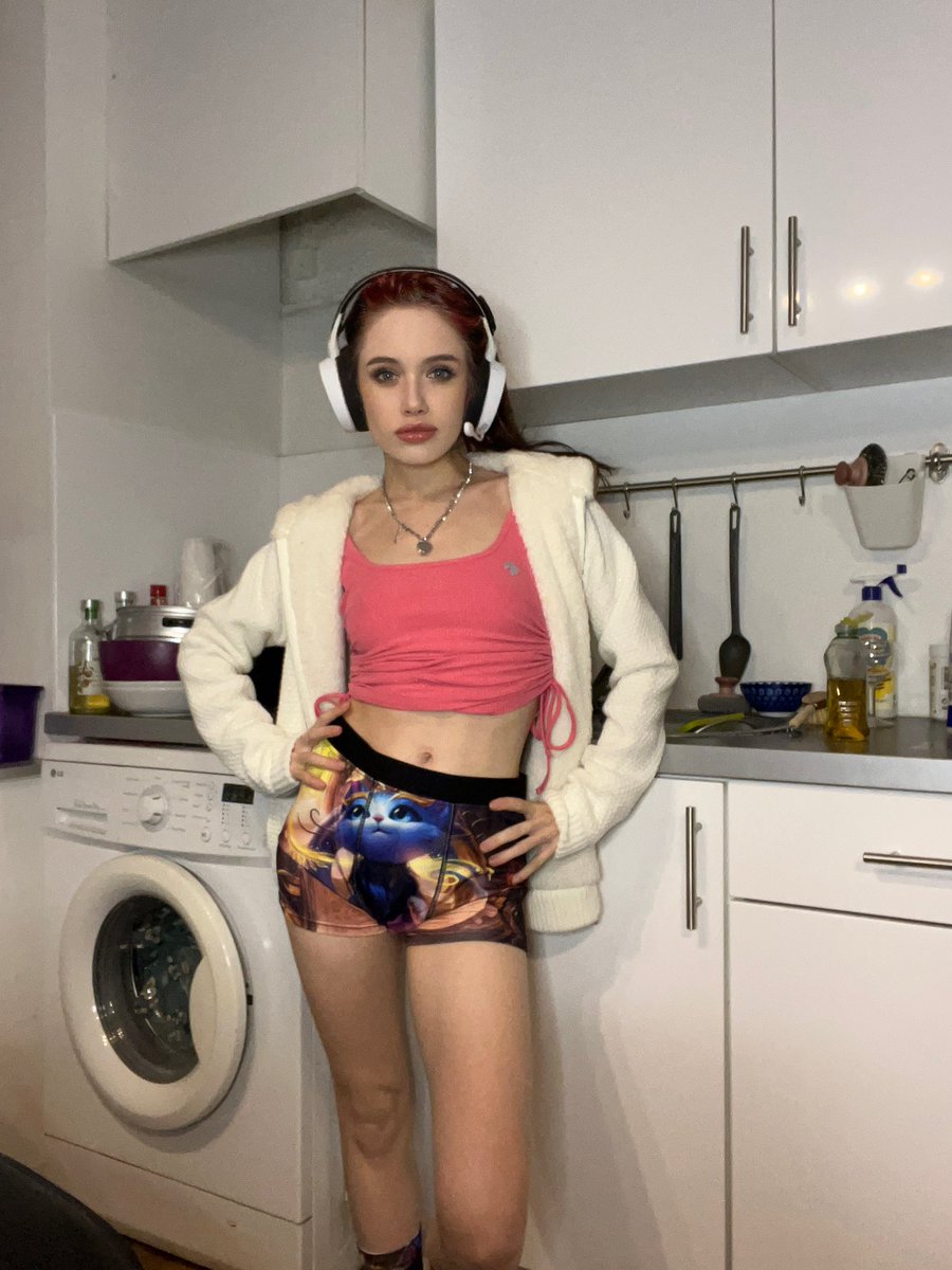 Charlyne tweet media