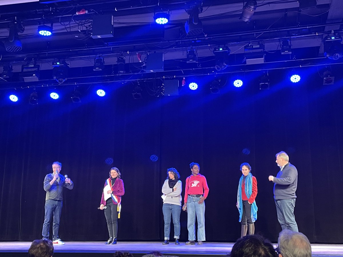 Merci <a href="/EPierreMarie/">Emmanuelle Pierre-Marie</a> <a href="/_EvaSas/">Eva SAS</a> <a href="/FCPE_Paris/">FCPE Paris</a> <a href="/CGTeduc_75/">CGT Éduc'Action 75</a> et aux autres pour votre soutien. Augmentez les moyens pour le public, pas pour le privé.