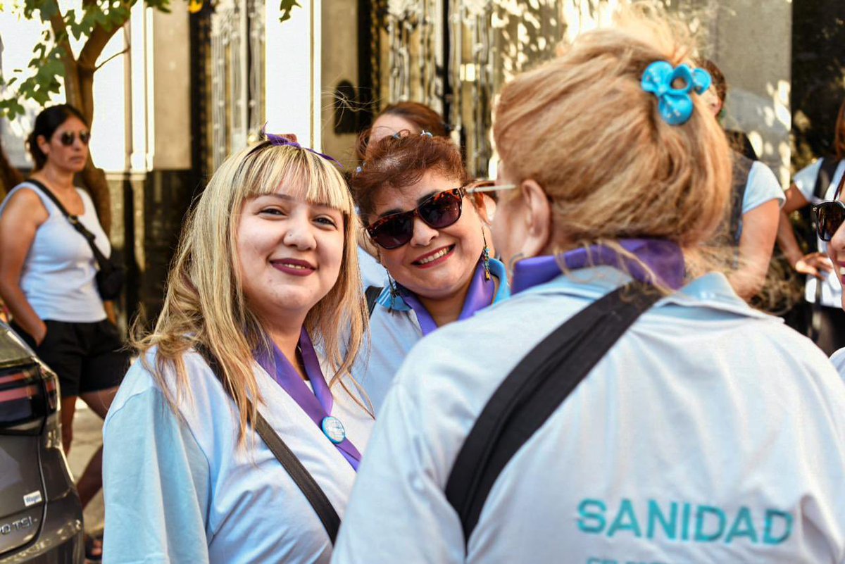 AtsaBsAs's tweet photo. Las trabajadoras de Sanidad #EstamosActivas y decimos presente en las calles este #8M 💪💙

#Sanidad #8M #ATSABsAs #Sindicato https://t.co/8Ev9caFjjr