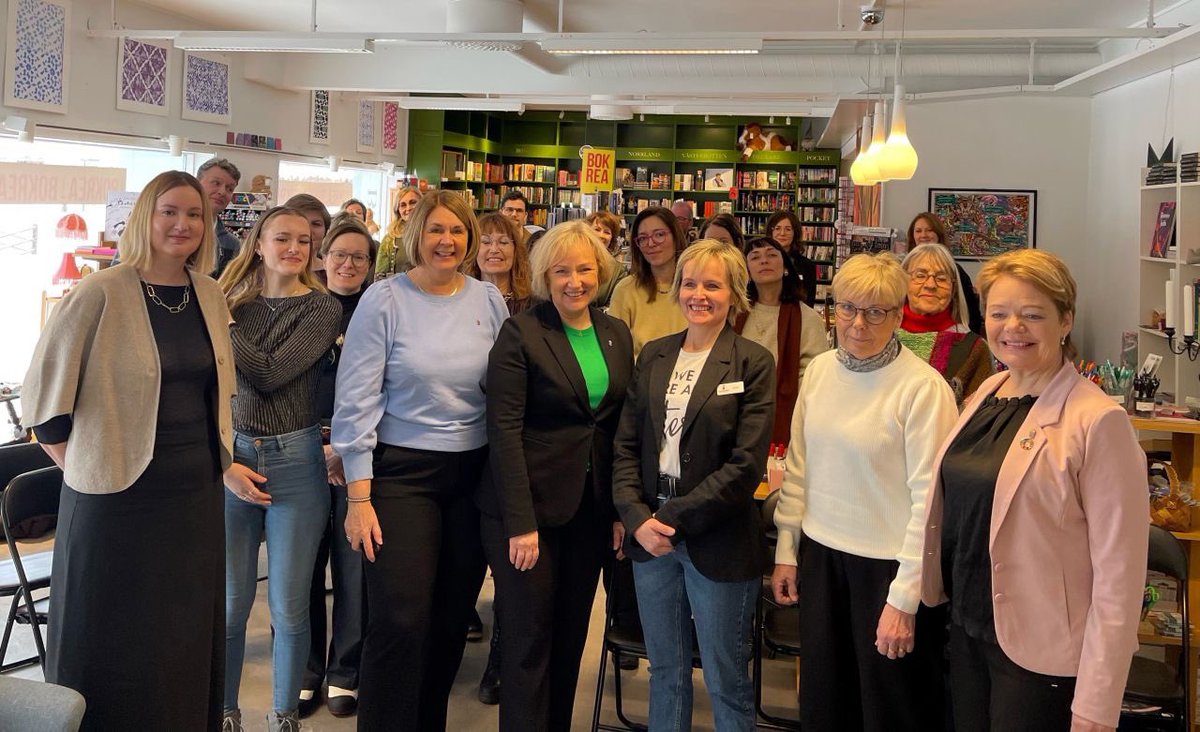 AckermannMalin's tweet photo. Idag arrangerades ett frukostmöte på Lycksele Bokhandel med besök av landshövdingarna från de fyra nordligaste länen. Mötet handlade om jämställdhet och den samhällsomvandling vi står inför. Riktigt trevligt. https://t.co/LbEicHmz2G