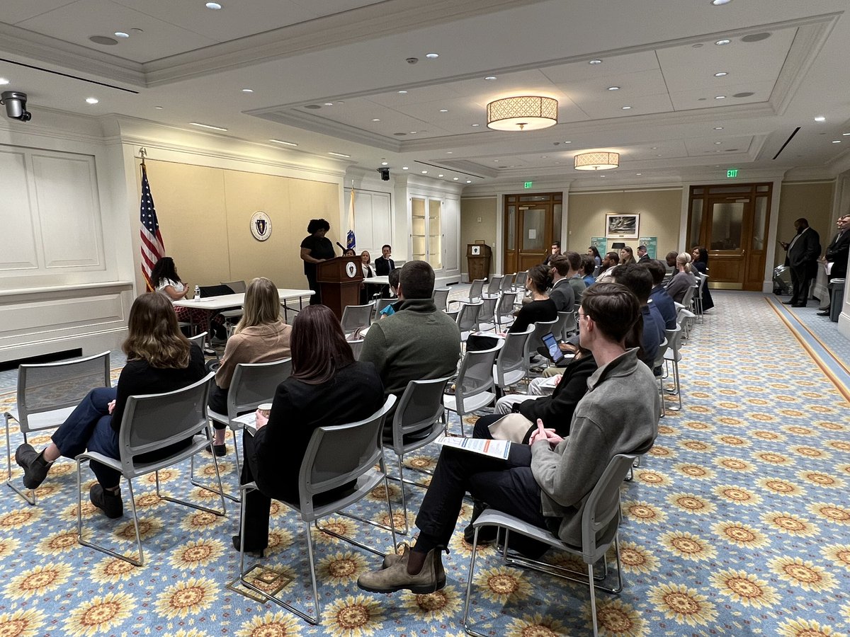 Thank you to @SenatorMikeRush & @RepChynahTyler for hosting @CompassWorkCap at the State House this morning to brief legislators & staff on their innovative model for the federal FSS program as well as their partnership with @BHA_Boston #mapoli