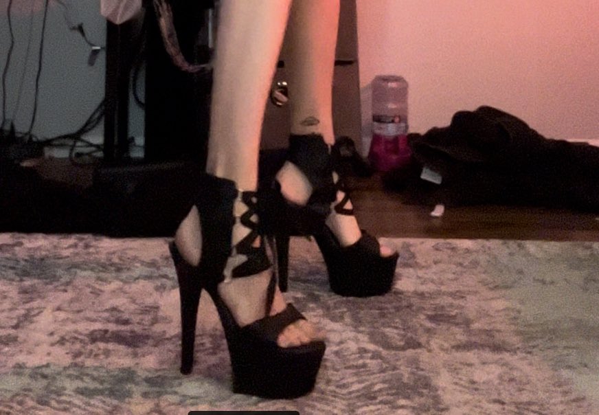 roseheartsssof's tweet image. #fantom #findomgoddess