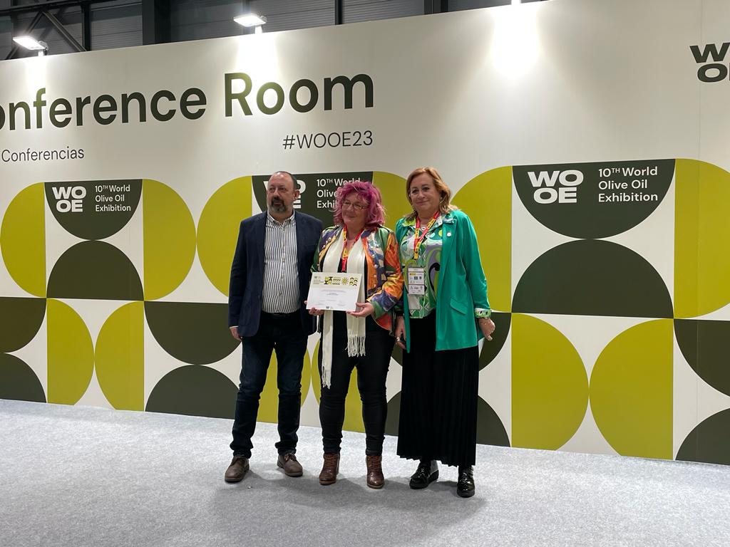 AytoArjona's tweet photo. ➡ EL JABÓN FACIAL DE AZAHAR DE HIGEA LABORATORIOS, PREMIADO EN LA WOLD OLIVE OIL EXHIBITION EN EL APARTADO DE COSMÉTICA

¡Felicidades! 👏👏👏 

#aytoarjona 🏛 
#arjonaparainvertir 👍
#orgulloarjonero 💪 https://t.co/b0a4ZJGveE
