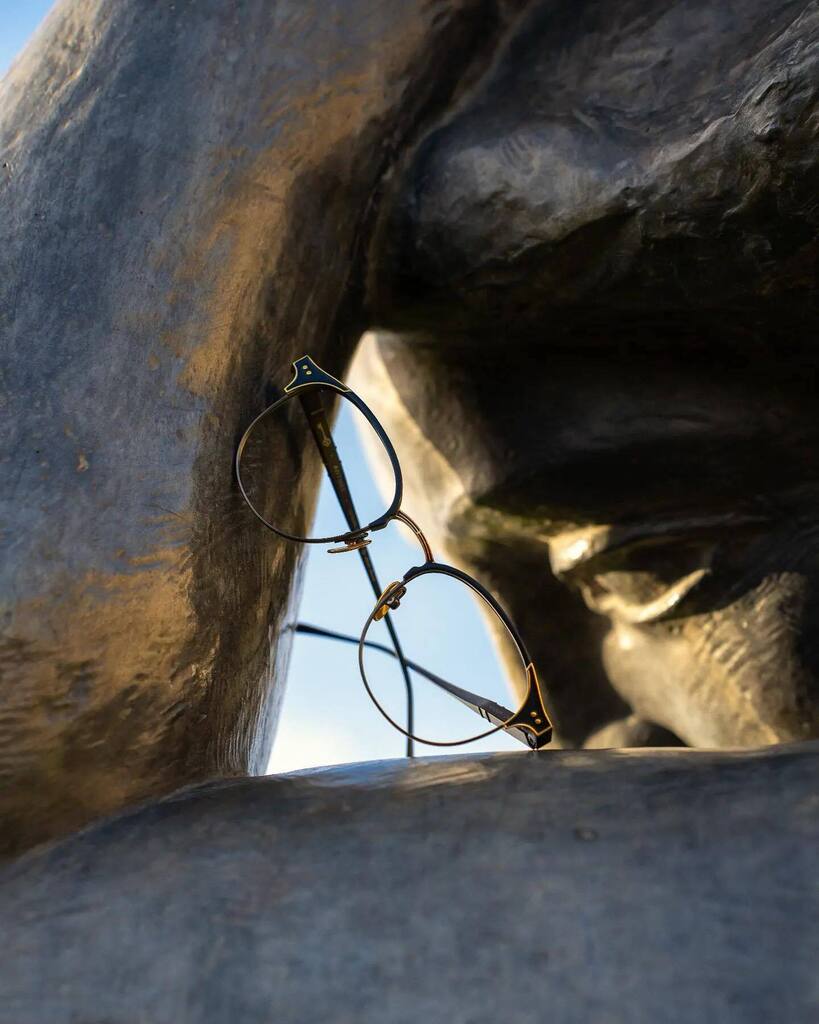 Antibes in Ruthenium 24k 👓 Captured beautifully by our friends at @lecaribouopticiens 

#leisuresociety #lecaribouopticiens #luxuryeyewear #regram instagr.am/p/CpidyM7vgfy/