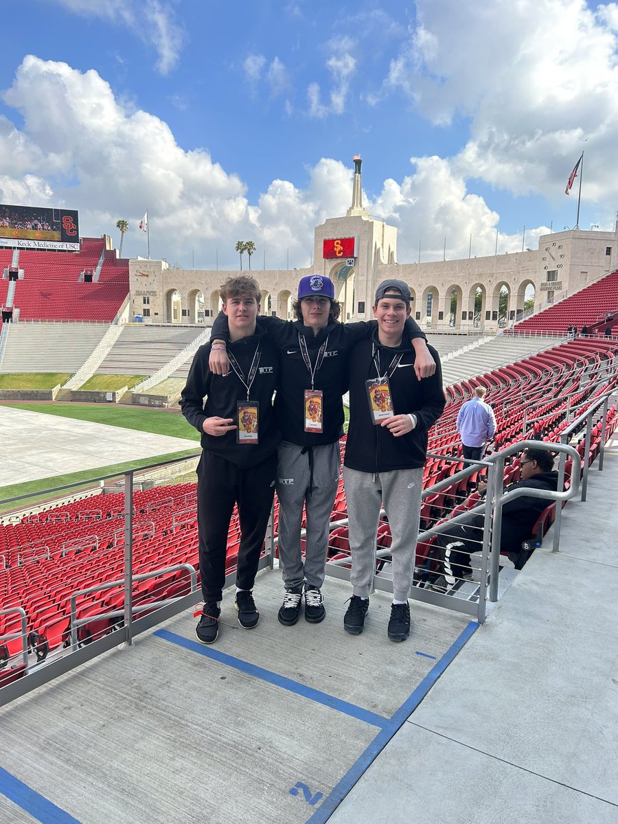 dwrighty2's tweet image. Big thanks to @uscfb for having us out!! #fighton✌️