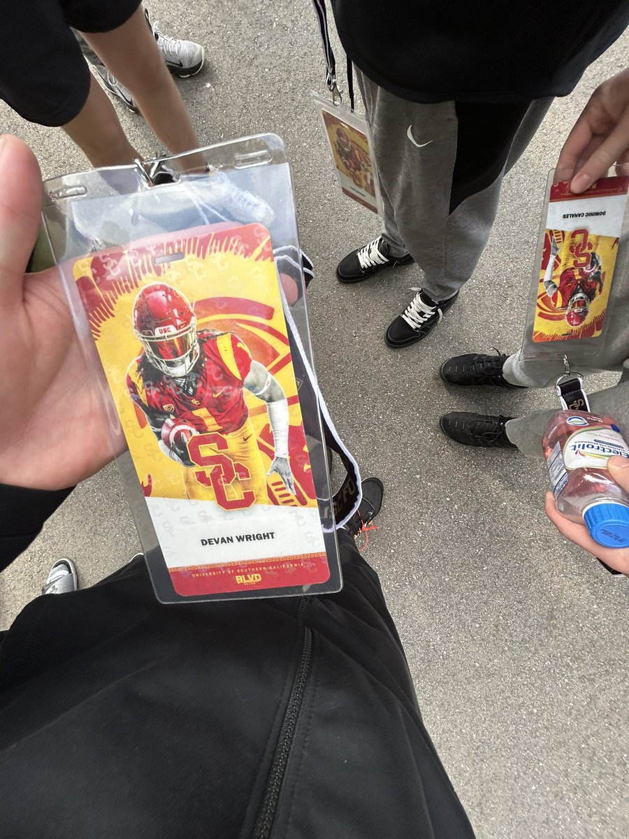 dwrighty2's tweet image. Big thanks to @uscfb for having us out!! #fighton✌️