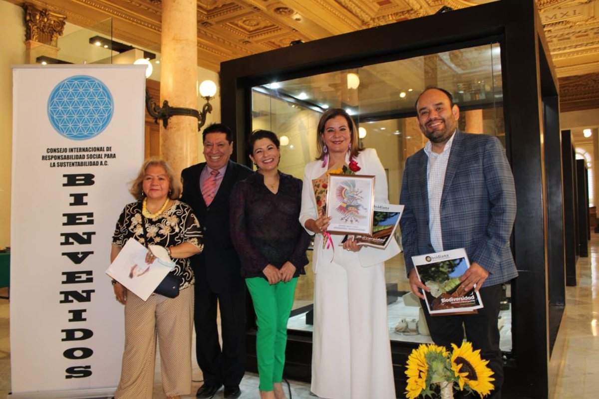 RosarioMejiaAya's tweet photo. En la conmemoración del #8M se recibió la Presea Xochiquetzalli Mujer Distinguida 2023 en el Museo del Telégrafo, agradezco al #CIRSS y a todas las mujeres que día a día luchan por sus derechos y a quienes hemos y seguiremos acompañando en el camino. https://t.co/YGW78xi4n5