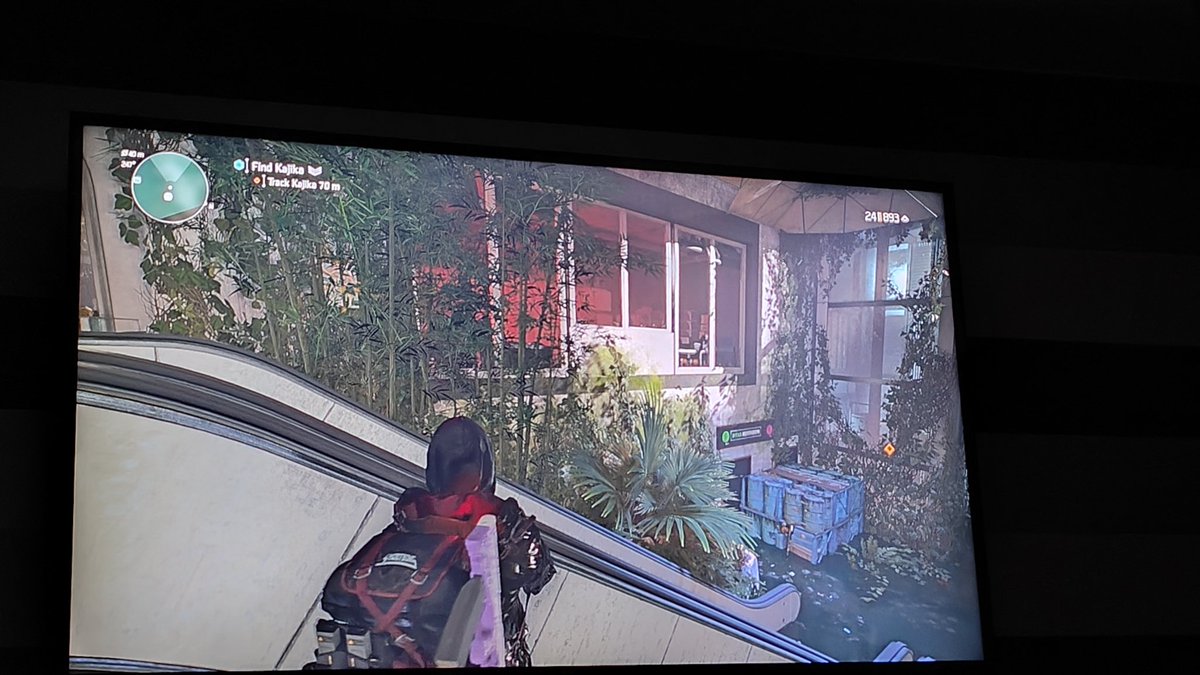PaddyNoodle's tweet photo. @NothinButSkillz how do you get into this maintenance room on Pathway park? There's clearly stuff in there. I just can't seem to find my way in? #thedivision2 https://t.co/dFgb6mEDGI