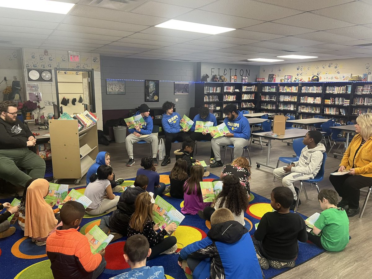 gahannafootball's tweet photo. Great time reading today @GoshenLane Elem. Such a good experience for our athletes and the 2nd graders! #PayitForward  @secondandseven @GLHS_Athletics @GahannaJeffersn @jessicaslocum3 https://t.co/fnHC0sTmCf