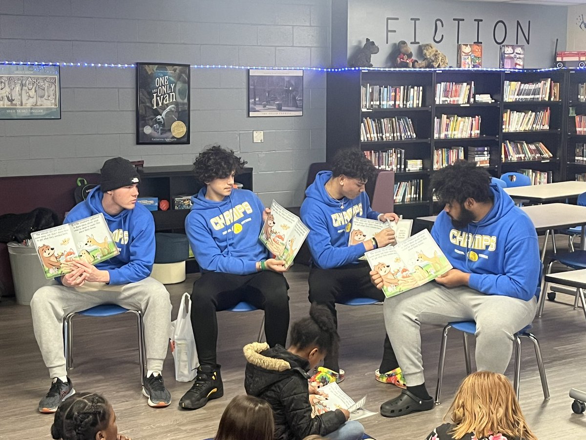 gahannafootball's tweet photo. Great time reading today @GoshenLane Elem. Such a good experience for our athletes and the 2nd graders! #PayitForward  @secondandseven @GLHS_Athletics @GahannaJeffersn @jessicaslocum3 https://t.co/fnHC0sTmCf