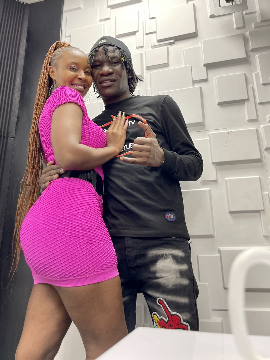 HomeboyzRadio's tweet photo. Team usiku sacco iko live kwa redio yako📻🥳🔥
Tune in!! Show ni #MtaaniHBR
@Demakufu @VjCiara https://t.co/naob9zeTj7
