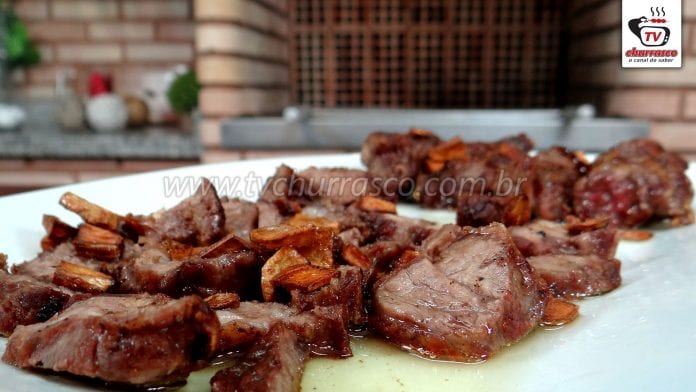 tvchurrasco's tweet photo. Prepare uma receita diferente em seu CHURRASCO, BANANINHA COM ALHO!
Sabor #FORADAMEDIA!
#bananinha #alho #bananinhadocontrafilé #contrafilé #contrafilébovino #churras #churrasco #churrasconabrasa
https://t.co/jTYeSuyZpQ https://t.co/06v09A2eqq