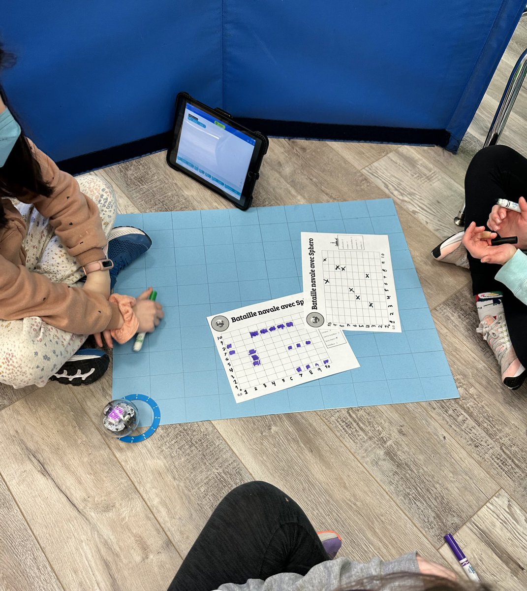 Les élèves de la 4e/5e jouent un petit jeu de bataille navale avec <a href="/Sphero/">Sphero</a> pour travailler les coordonnées sur le plan cartésien. <a href="/CscpTechnoped/">Technopédagogie CSCP</a>