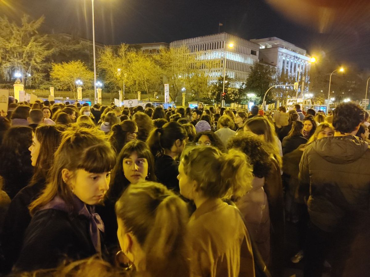 Contra la cultura patriarcal, contracultura feminista. ¡Que viva la lucha de las mujeres! #ElRestoEsSilencio
