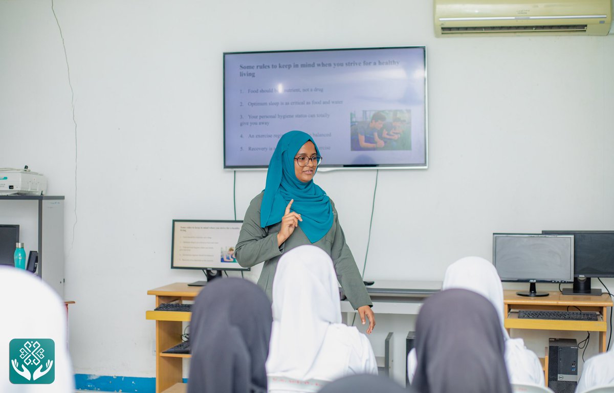 KRHmv's tweet photo. Dr. @aathuaboo conducted an awareness session on healthy lifestyles for the secondary students of @Neykurendhoosch while SCHO conducted a session for the parents of Neykurendhoo School on ‘Adolescents and Parents’ during today’s outreach trip.

#41yearsofkindness 
@presidencymv https://t.co/noowKI1gMB
