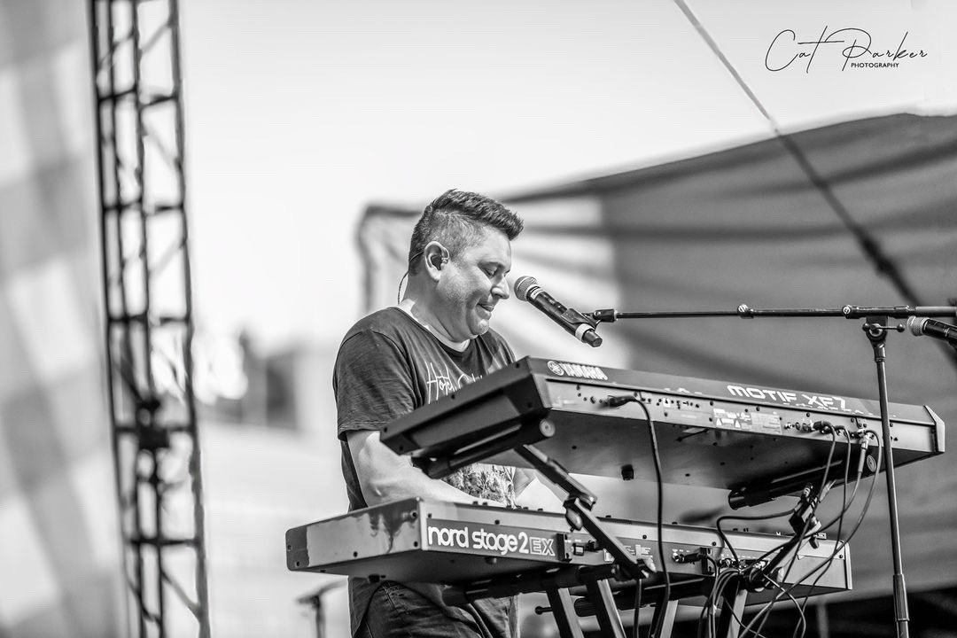 genradioband's tweet image. Let's give it up for Jay and his amazing keyboard skills! 🎹 🙌🏼 

#RockAndRoll #GenerationRadio #KeyboardWizard
📷 Cat Parker