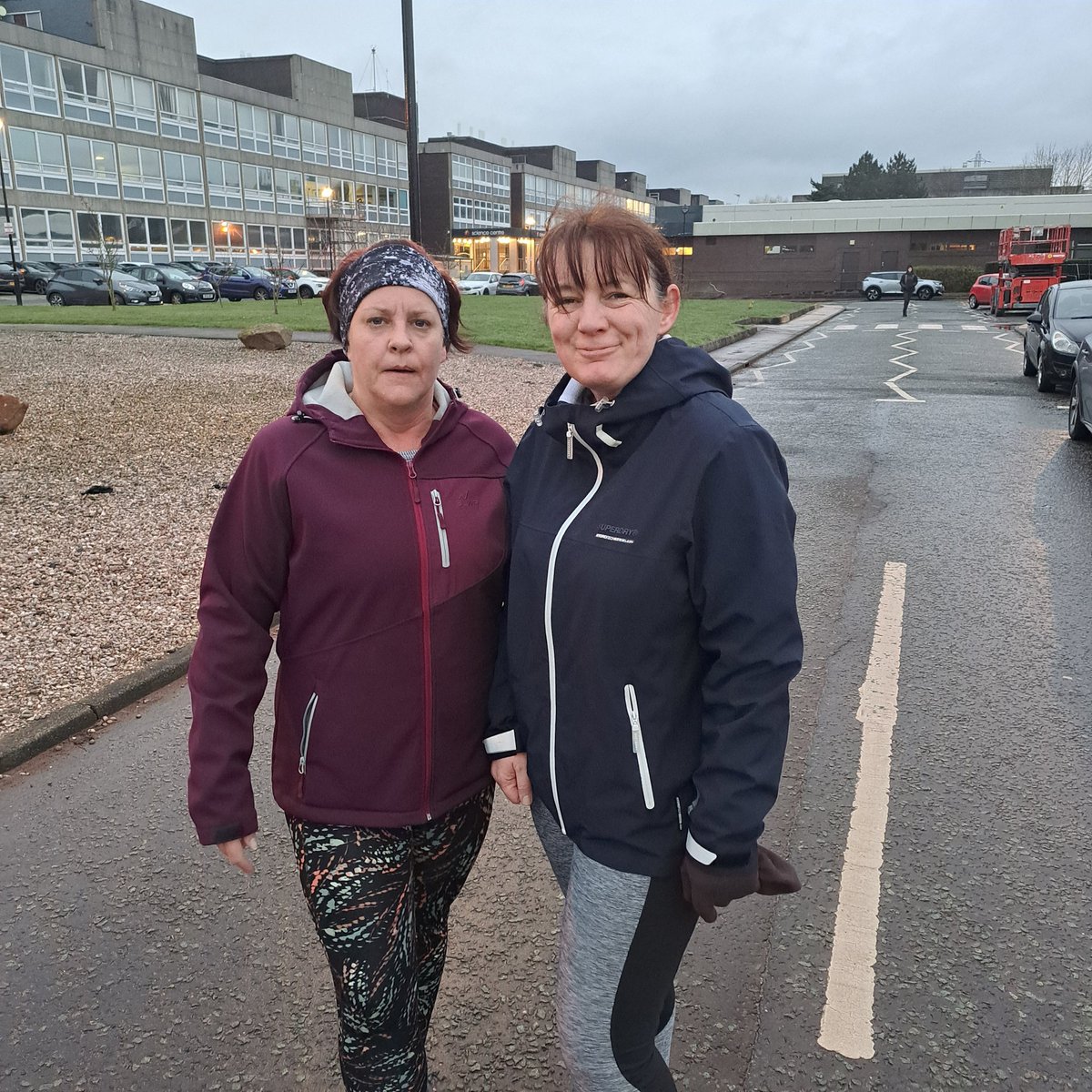 isright's tweet photo. #WednesdayRecoveryRun: a rather chilly drop in temperature for this 3.3km run. Then Lindy-Loo decides to #RunAngry &amp; Kirsty-Wirsty goes full Forest Gump and #NegSplits. I so have #TrustIssues with them - never listen. #VirtualCoach #teacher5aday https://t.co/okPwEhtGDW