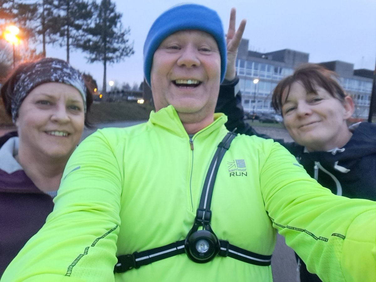 isright's tweet photo. #WednesdayRecoveryRun: a rather chilly drop in temperature for this 3.3km run. Then Lindy-Loo decides to #RunAngry &amp; Kirsty-Wirsty goes full Forest Gump and #NegSplits. I so have #TrustIssues with them - never listen. #VirtualCoach #teacher5aday https://t.co/okPwEhtGDW