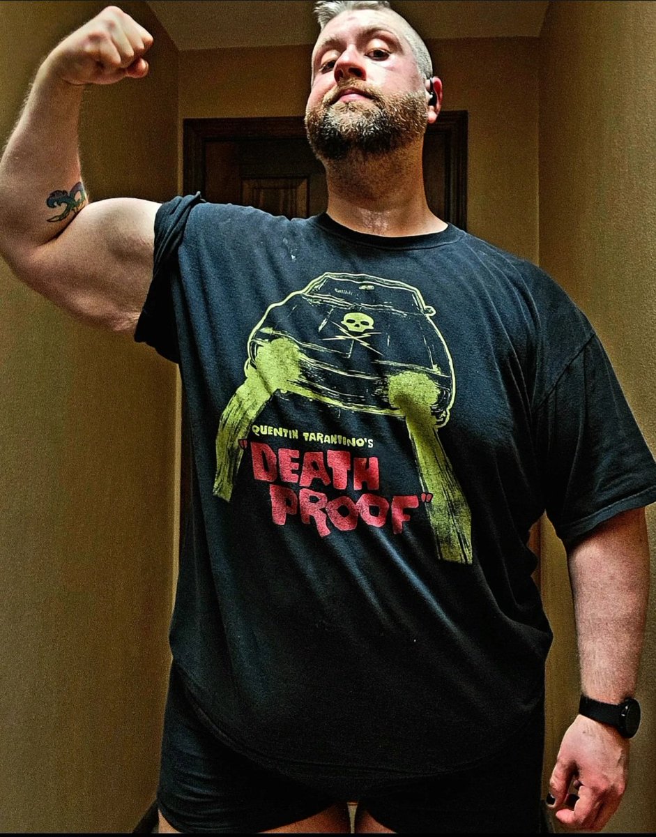 Wonderboy25's tweet photo. CW: slightly spicy 

End of day 4 workout run plus strength training in the bag. Also yes yes I know slightly spicy it is true I do my strength training in just my underwear and tee. But it's just easier that way 😏
#dndfitness #gaygeek #gothnerd #gothdaddy https://t.co/3KXCt7YNBy