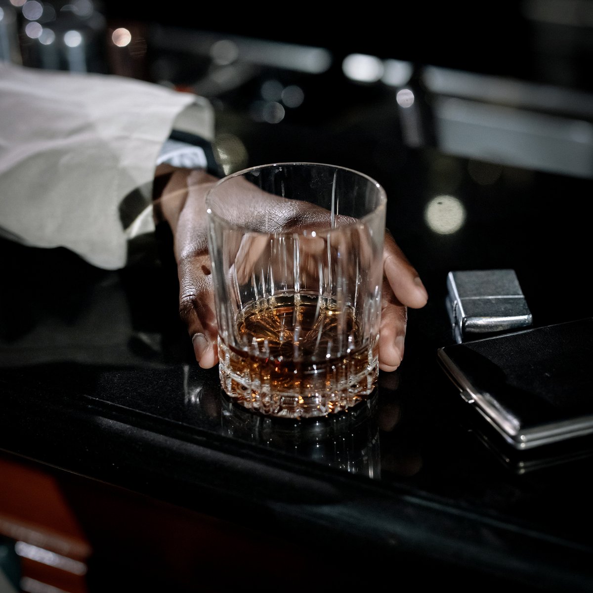 bchapmanwhiskey's tweet image. Take a moment to pause and pour yourself a glass of Benjamin Chapman. 

#benjaminchapman #whiskey #pause