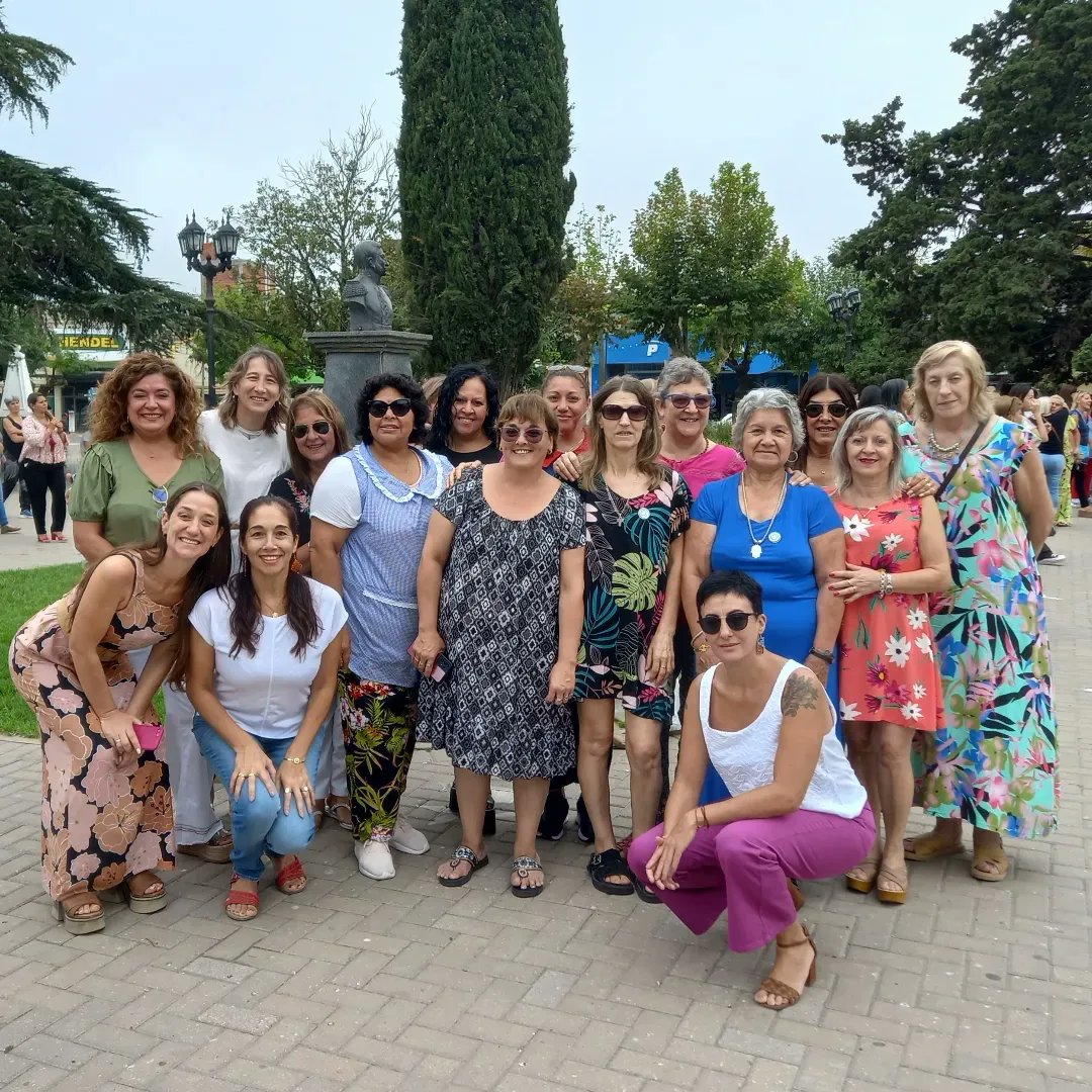 telma_martines's tweet photo. 💜 #8M2023 #PoderFeminista en el #consejoescolar #Sororidad 💜
Conmemoramos el DÍA DE LUCHA DE LAS MUJERES TRABAJADORAS junto a estas enormes mujeres, compañeras en la ardua tarea de trabajar con nuestras instituciones educativas, docentes, auxiliares, estudiantes.
#Cañuelas https://t.co/x1ho7R7Bhh