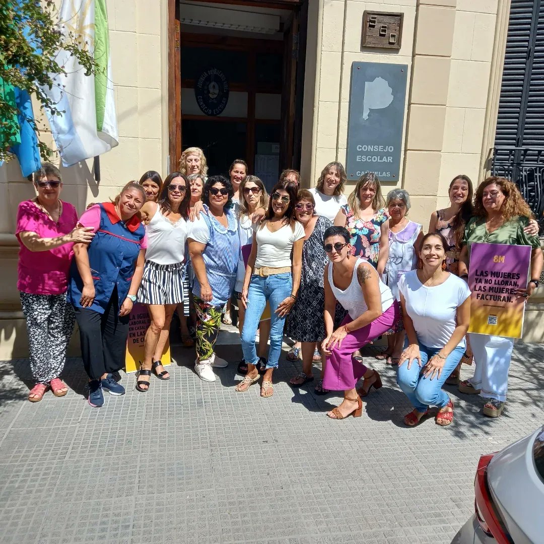 telma_martines's tweet photo. 💜 #8M2023 #PoderFeminista en el #consejoescolar #Sororidad 💜
Conmemoramos el DÍA DE LUCHA DE LAS MUJERES TRABAJADORAS junto a estas enormes mujeres, compañeras en la ardua tarea de trabajar con nuestras instituciones educativas, docentes, auxiliares, estudiantes.
#Cañuelas https://t.co/x1ho7R7Bhh