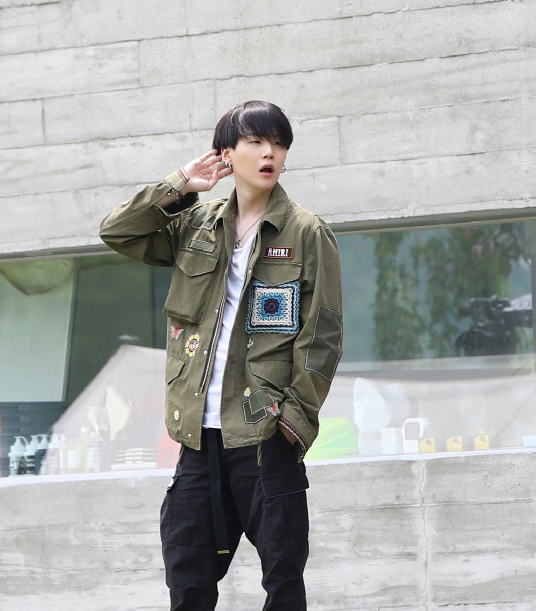 sugaholic09's tweet photo. 🎉 Happy Birthday SUGA 🎉

#FirstLoveSuga
#HappySUGADay
#GeniusMinYoongi
#OurSafePlaceSuga
#HappyBirthdaySuga
#SugaOurSpring
#HitmakerMinPD
#OurStrengthSUGA
#HappyKingSugaDay
#OurShiningStarSuga
#KingAndBossAgustD
#OurDreamOurRealitySUGA https://t.co/j06LCm9qgZ