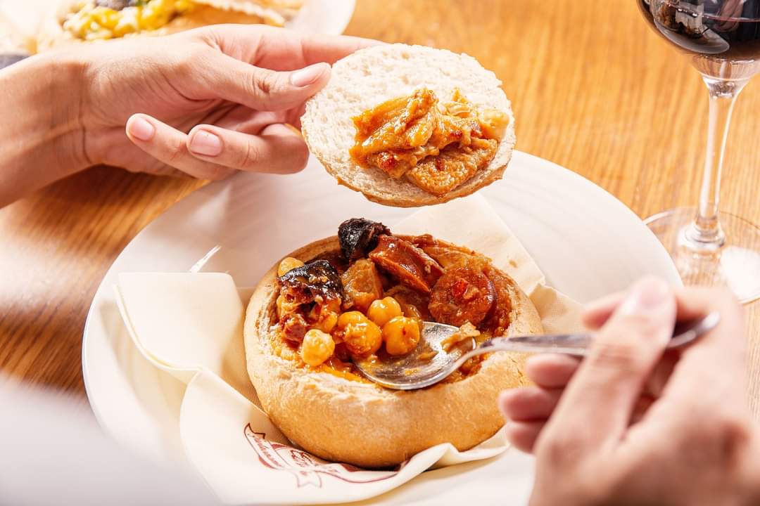 Estos cuencos de pan son ideales para disfrutar de nuestra gastronomía , te aportan toda la energía necesaria para seguir en tu día a día🧡

#malaga #lacanasta #pan #panaderia #pasteleria #dulces #sevilla #malaga #sandwiches #lunch