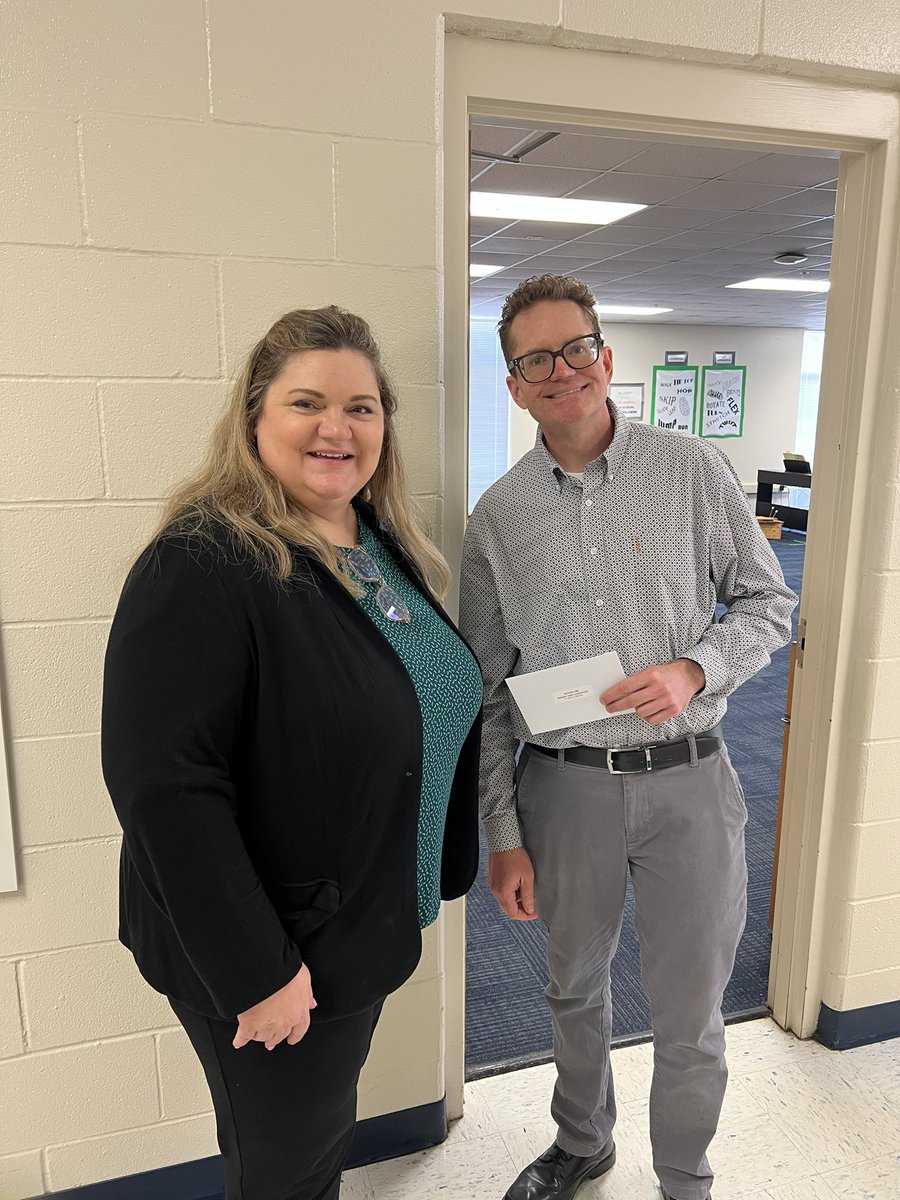 LieslJames's tweet photo. Thank you to our HEB ISD School Board member, Julie Cole, for stopping by with invitations for our teacher of the year and service pin recipients.  @HEBISDpeople  @hebisd @MsPadillasWorld 💚 https://t.co/CM4eoUPdT6
