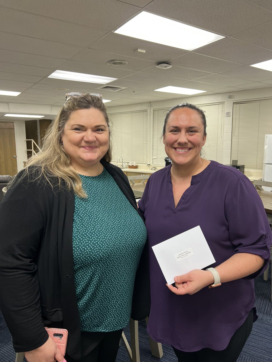 LieslJames's tweet photo. Thank you to our HEB ISD School Board member, Julie Cole, for stopping by with invitations for our teacher of the year and service pin recipients.  @HEBISDpeople  @hebisd @MsPadillasWorld 💚 https://t.co/CM4eoUPdT6