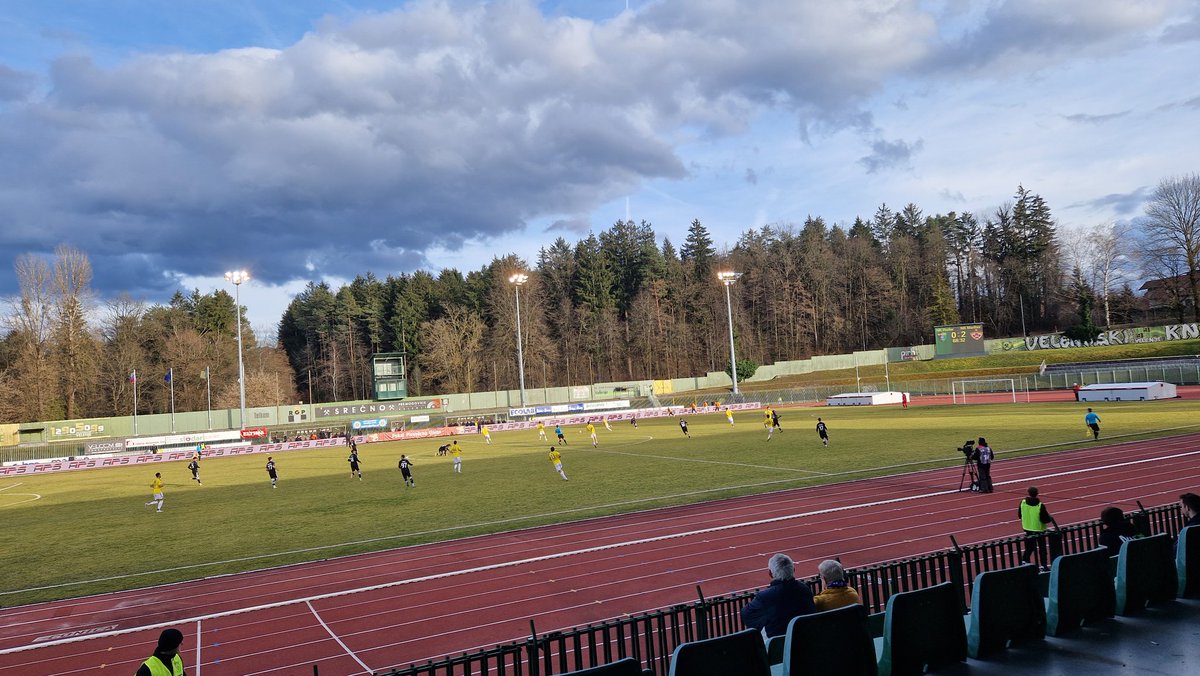 galsenekovic's tweet photo. Pokal Pivovarna Union 🏆
Rudar Velenje - Maribor
🟢 0:4 🟣
Prvi polčas za popizdit a na koncu gladka zmaga.
➡️ Četrtfinale
Rudar pa se more čimprej vrnit v prvo ligo, super gostovanje v glavnem.
#Rudar #Maribor #PokalUnion https://t.co/o2rPxvqxqu