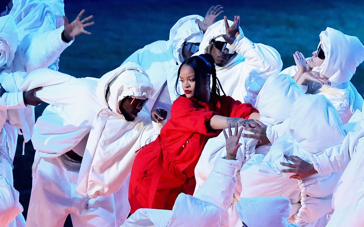 FentyStats's tweet photo. .@rihanna's Super Bowl Halftime Show performance has now surpassed 100 MILLION views on @YouTube. https://t.co/AWto0O1H3V