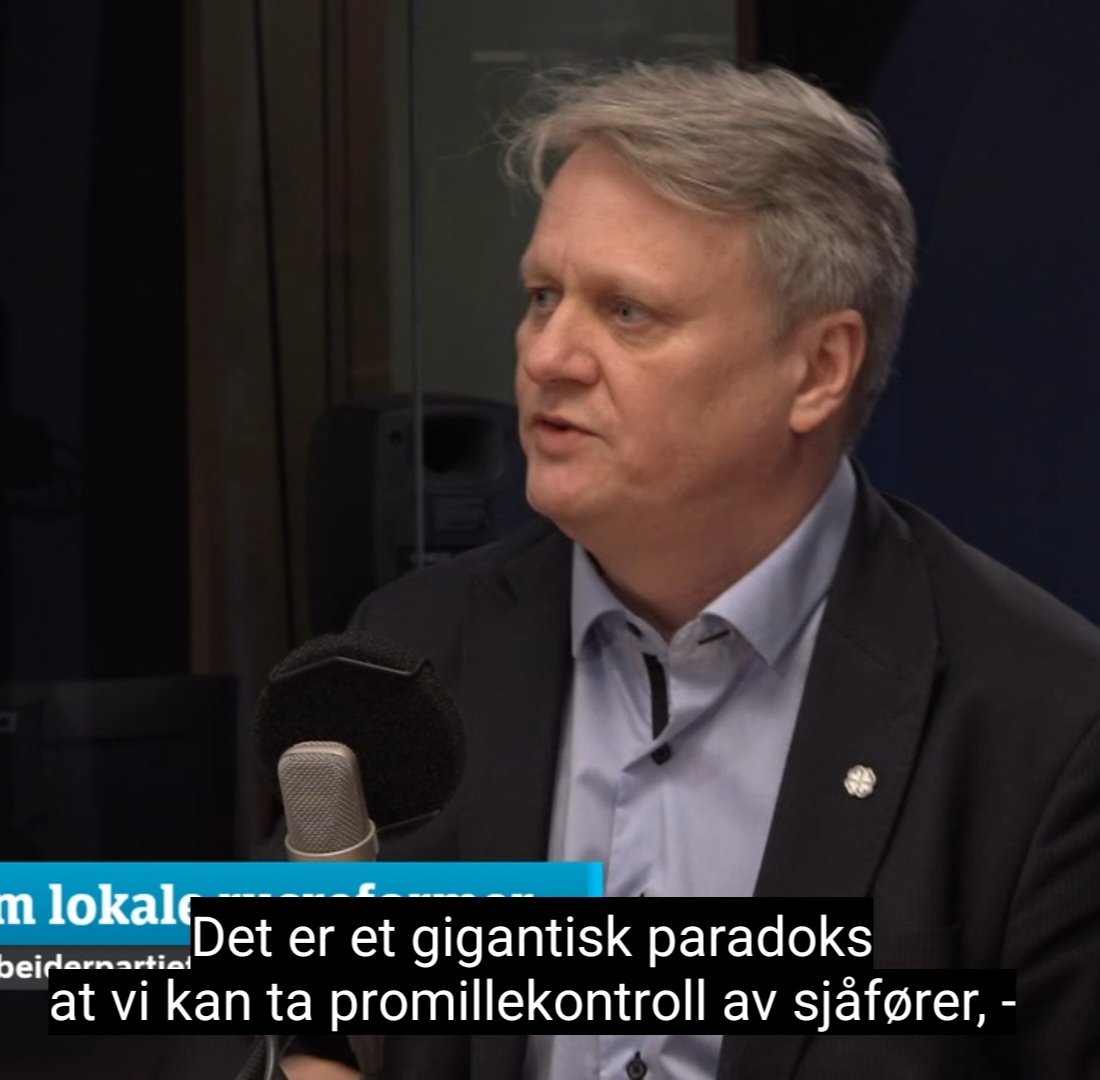 dagw's tweet photo. Senterpartiet: Det er et «gigantisk paradoks» at vi forhindrer folk fra å kjøre hverandre i hjel i fylla, men ikke er villige til å krenke rettighetene til en ungdom som kanskje, kanskje ikke har røykt en joint. https://t.co/HCNlYy6YY4