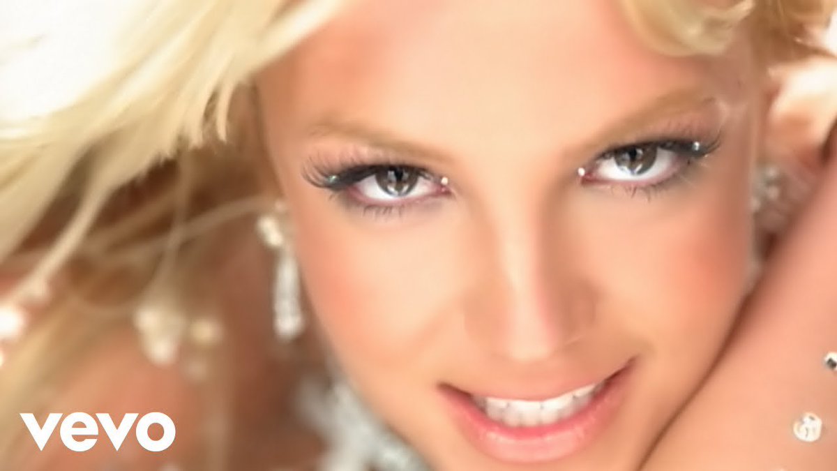 PopCrave's tweet photo. “Toxic” by @BritneySpears has reached 600 MILLION views on YouTube. It’s her third video to achieve this. https://t.co/1aFQu8wzLE