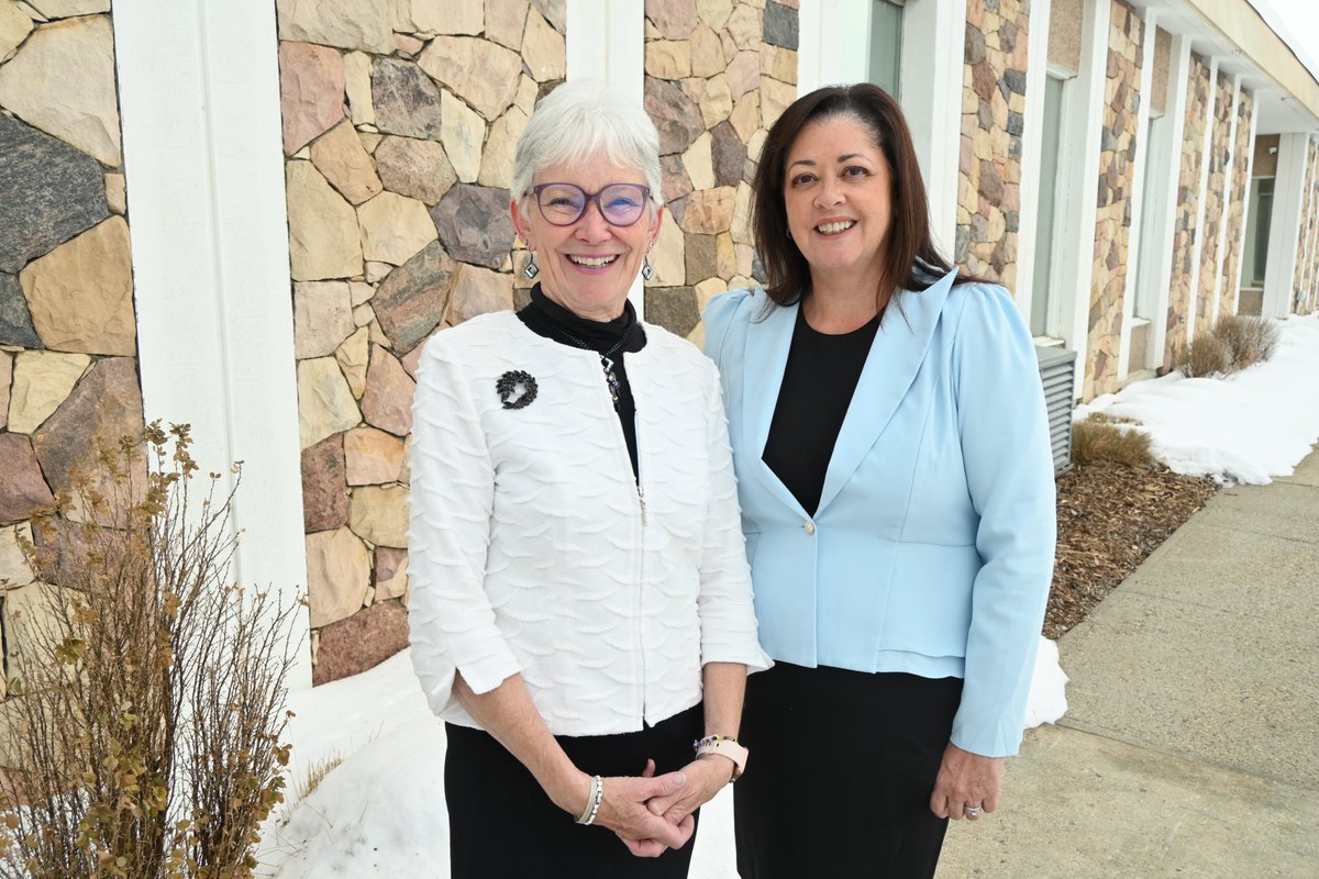 On behalf of #psd70 Board Chair, Lorraine Stewart and Superintendent, Shauna Boyce...Happy #InternationalWomensDay !

Did you know that 15 of PSD's 23 schools are led by female Principals?