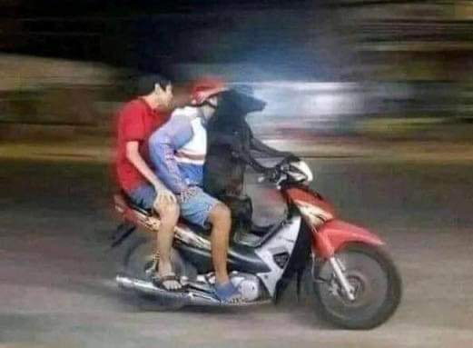 FredoInDaCut995's tweet photo. Me: We got drunk last night. Any idea how we got home 

Last night: https://t.co/mNxLfAcgTl