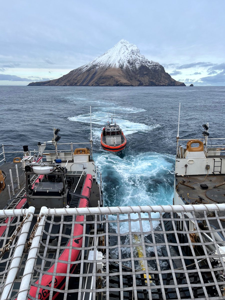 USCGPACAREA's tweet photo. Welcome home Coast Guard Cutter Munro! Munro's crew returned home Monday to @USCG Base Alameda, Calif., from a 105-day, 11.5K nautical mile Alaska Patrol. Read more here: https://t.co/SwNBy58dPn #CGatsea #USCG #MUNRO #ALPAT #D17 #underway #CoastGuard #BeringSea #NOAA #SAR #LMR https://t.co/iuHeSA2ibw