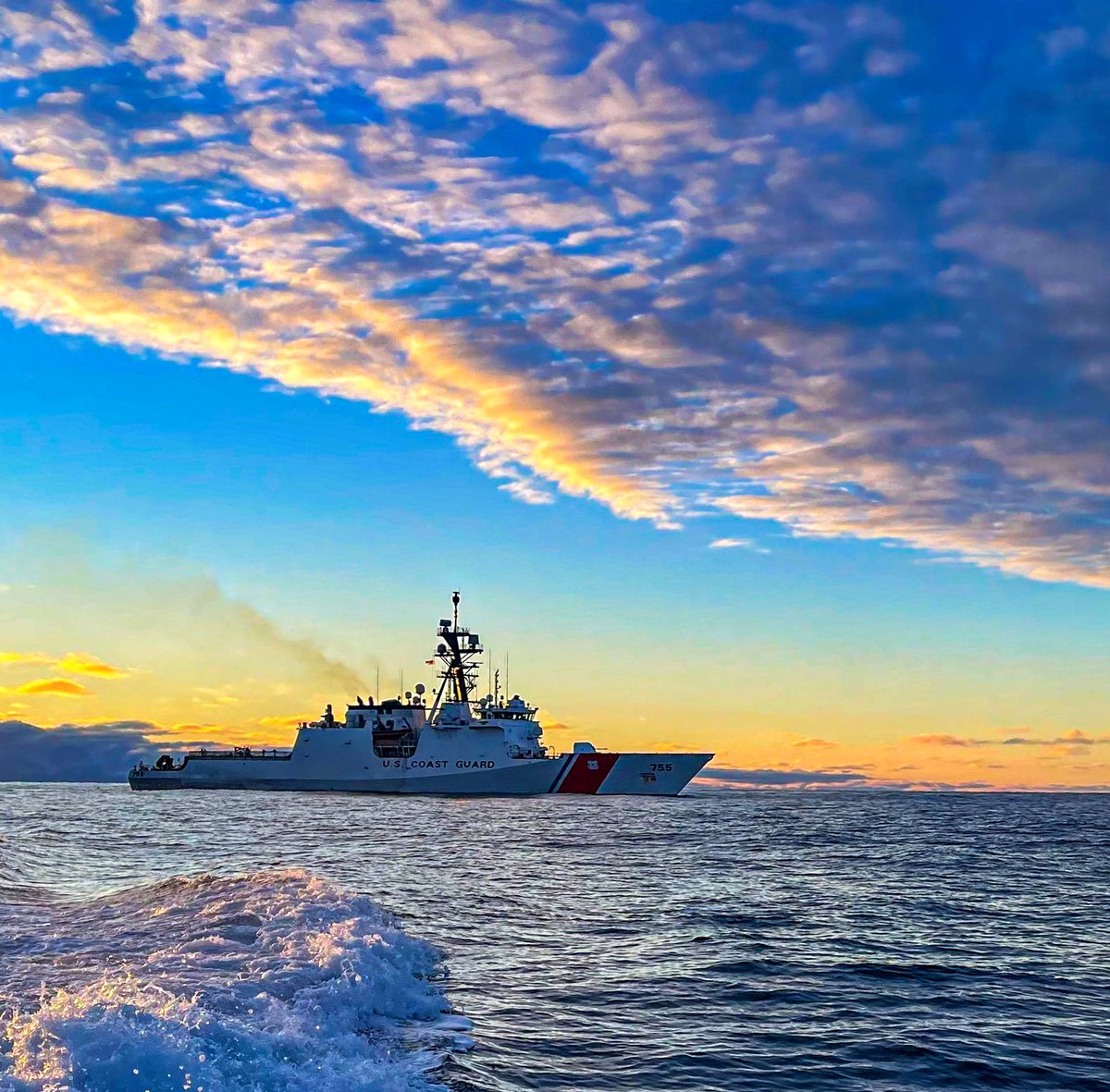 USCGPACAREA's tweet photo. Welcome home Coast Guard Cutter Munro! Munro's crew returned home Monday to @USCG Base Alameda, Calif., from a 105-day, 11.5K nautical mile Alaska Patrol. Read more here: https://t.co/SwNBy58dPn #CGatsea #USCG #MUNRO #ALPAT #D17 #underway #CoastGuard #BeringSea #NOAA #SAR #LMR https://t.co/iuHeSA2ibw