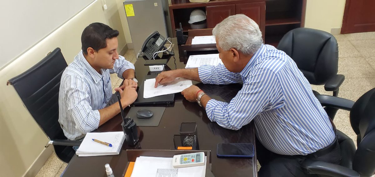 #ElOro | Recibimos la visita del alcalde de El Guabo, Hitler Álvarez,  para atender peticiones sobre expansión de redes eléctricas y de alumbrado, en distintos puntos considerados conflictivos del cantón.

Nos comprometimos a ejecutar, mantenimientos permanentes de luminarias.