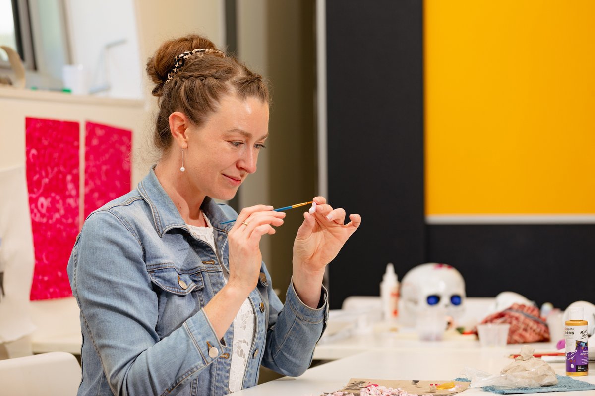 DefenceAust's tweet photo. Applications for the next ADF #ARRTS Program are now open! 👏 The 4-week residential program helps #YourADF rebuild confidence, resilience and wellbeing through creative arts supporting their individual recovery journey. ❤️

Apply by 3 April 2023 ➡️ https://t.co/qwf7uDh2LK https://t.co/y4sl60If39