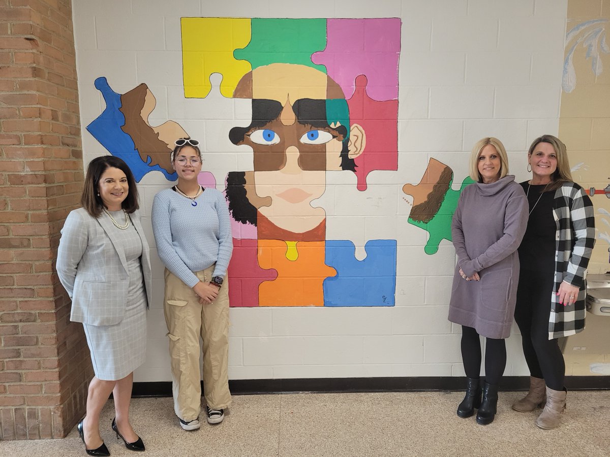 BoroPantherNews's tweet image. The imagination of Ellie Russell-Zink, a 7th grader @Springboro_SJHS, came to life this week amongst classmates. Ellie painted a large mural on the commons’ wall for all to see. More - facebook.com/SpringboroScho… @SpringboroSuper @Boro_Treasurer @curriculumcook